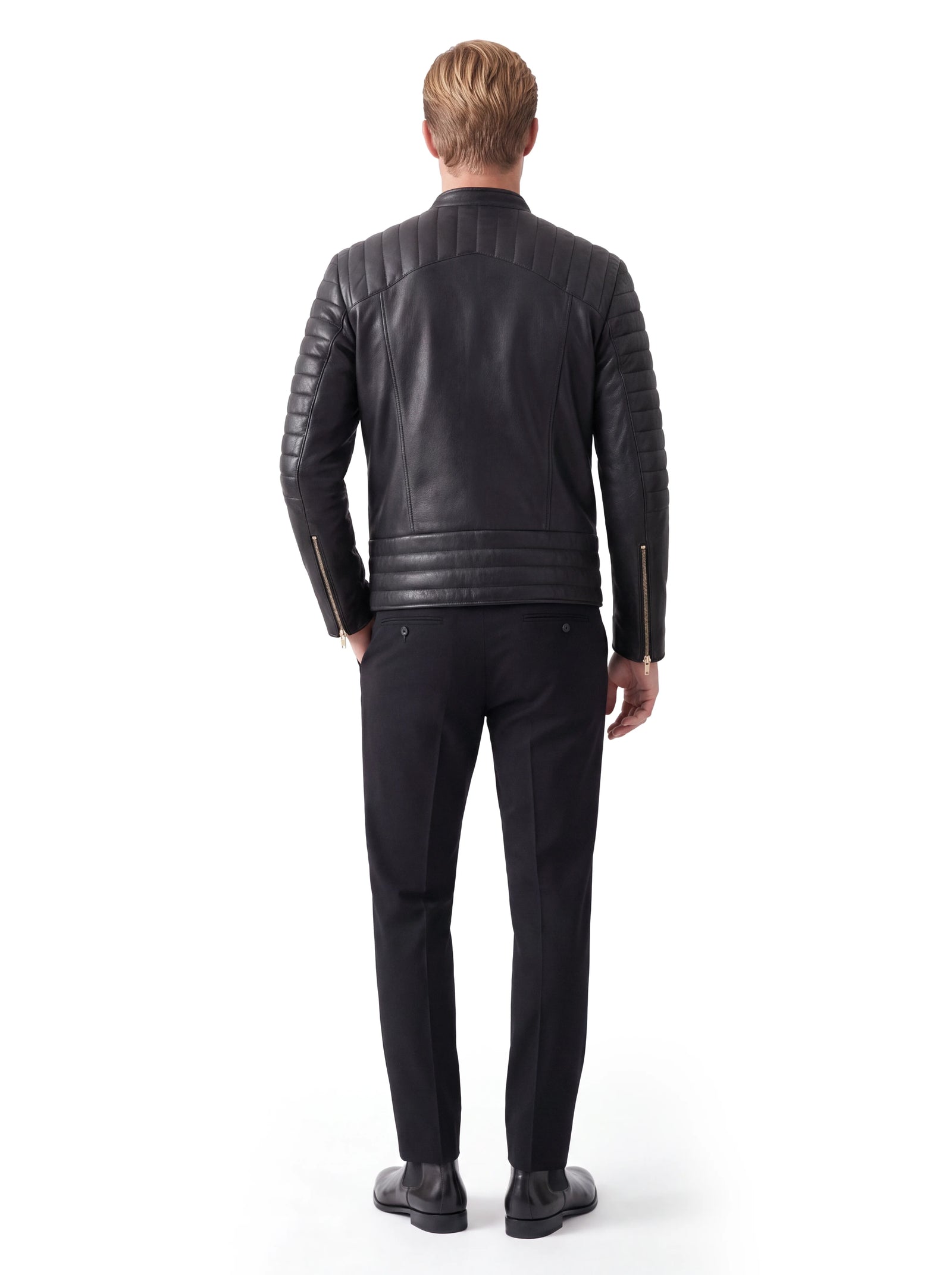 Schwarze Luxus Designer Herrenjacke aus edlem **Hirschleder** mit aufwendig gesteppten Schulter- und Ärmelpartien sowie markanten Steppdetails am unteren Abschluss.