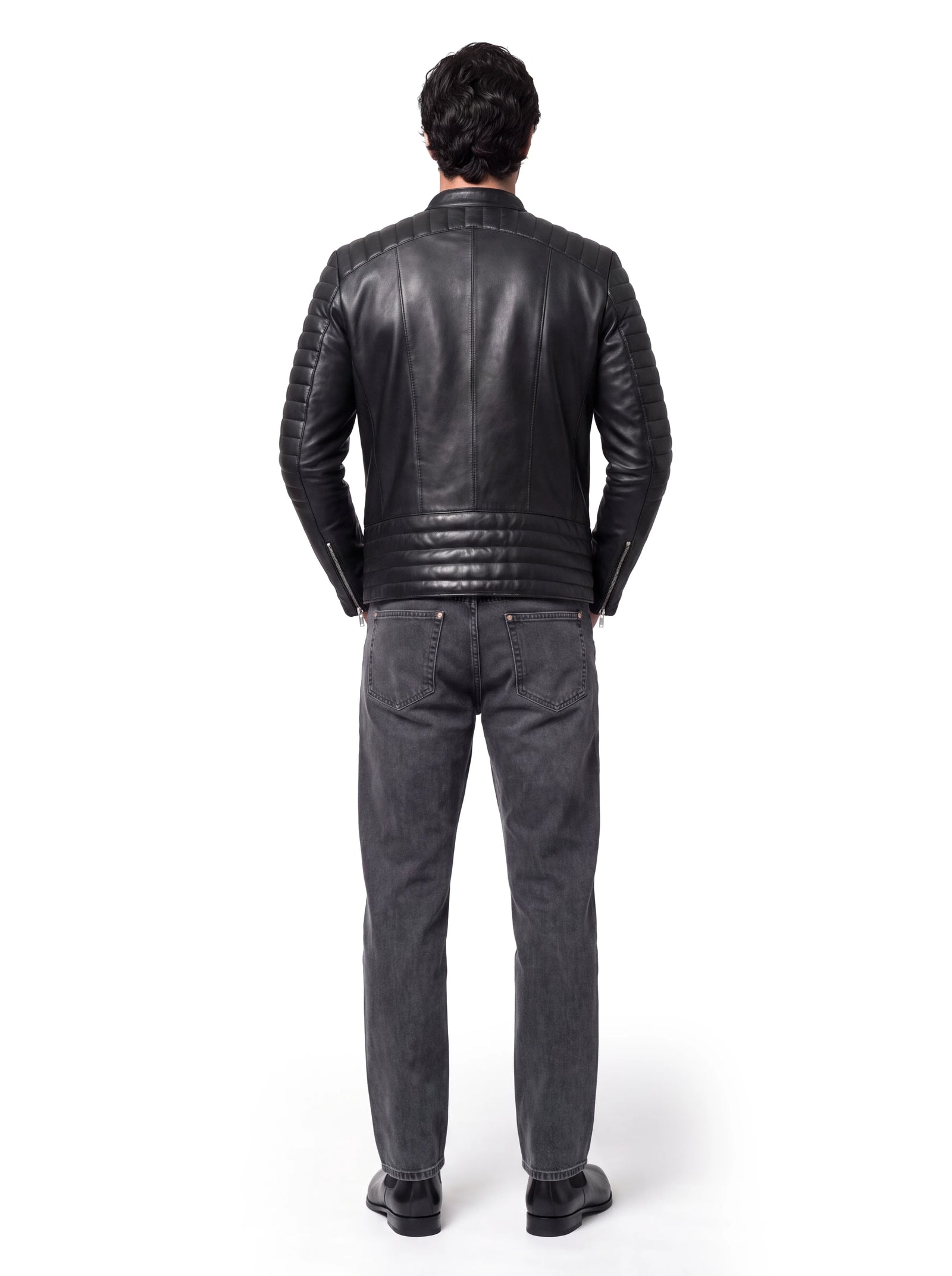 Luxus Designer Herren-Lederjacke in Schwarz mit **Biker-Steppungen an Schultern, Ärmeln und Saum** sowie einer körpernahen Silhouette für einen markanten, modernen Stil.