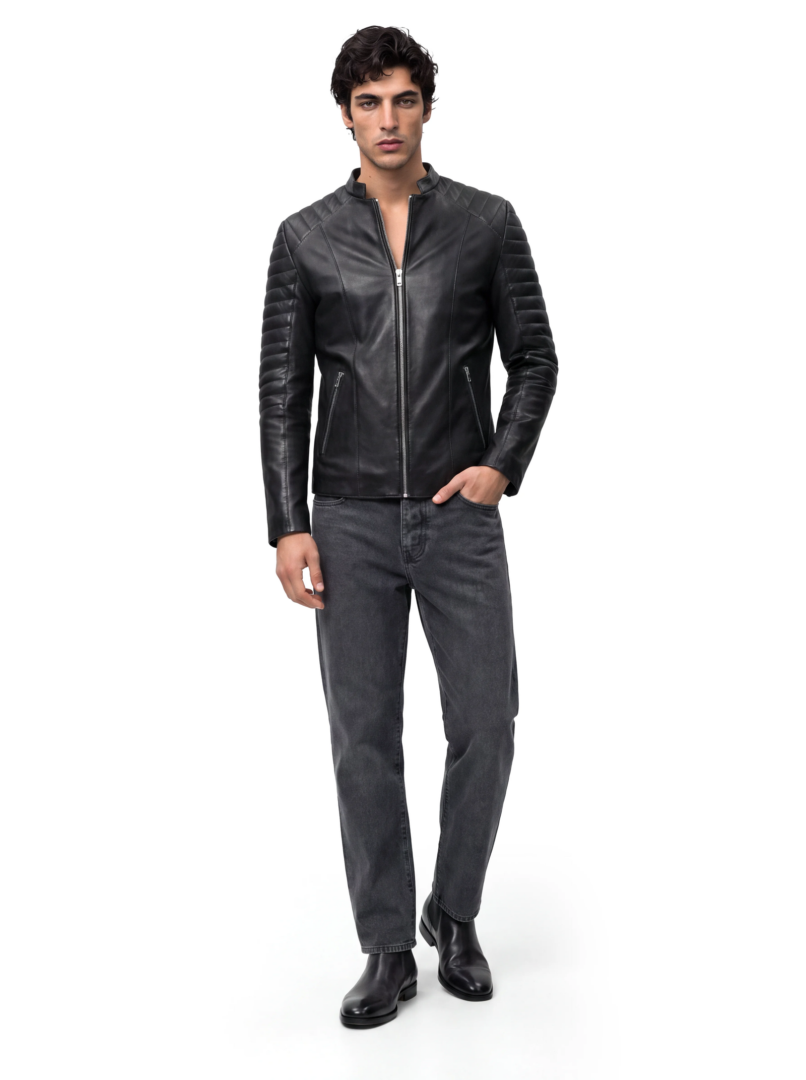 Luxus Designer Herren-Lederjacke in Schwarz mit markanter Biker-Steppung an Schultern und Ärmeln, körpernaher Passform und Reißverschlusstaschen für einen modernen, maskulinen Look.
