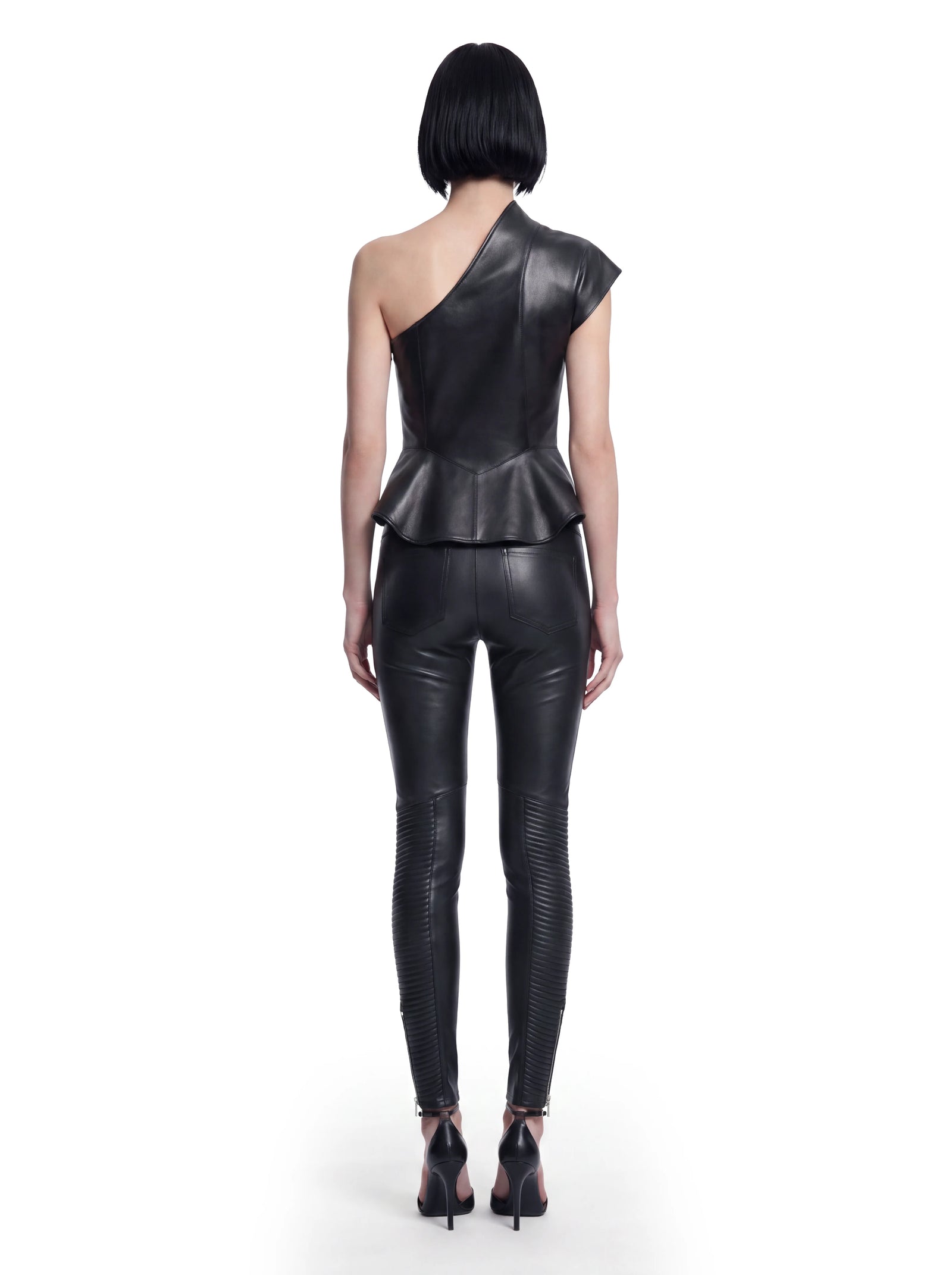 Luxus Designer Hose für Damen aus schwarzem Stretch-Lammleder mit figurbetonter Passform, aufgesetzten Gesäßtaschen und markanten Steppdetails an den Unterschenkeln.