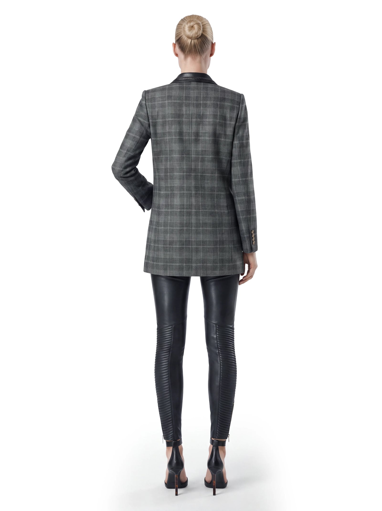 Luxus Designer Damenblazer aus Wolle im Schwarz-Grau-Karo in Oversize-Passform mit handgeflochtener Lammleder Applikation am Kragen** und geradliniger Silhouette.
