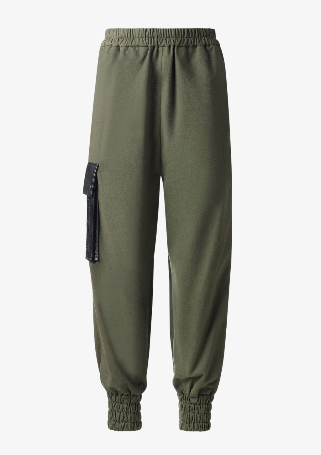 Jogger Pants Khaki für Damen mit Gummizug und Leder-Seitentasche mit Logo-Stickerei von Designer Stefan Eckert. Erhältlich in Hamburg, London, New York, London und Paris. Jogger pants khaki for women with elastic waistband and leather side pocket with logo embroidery by designer Stefan Eckert. Available in Hamburg, London, New York, London and Paris.