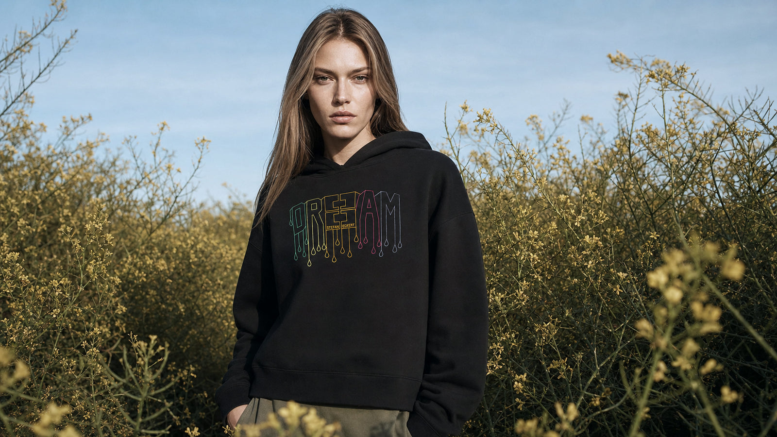 Hoodie für Damen aus hochwertiger Pima-Baumwolle mit multi color Stickerei "Dream" von Designer Stefan Eckert