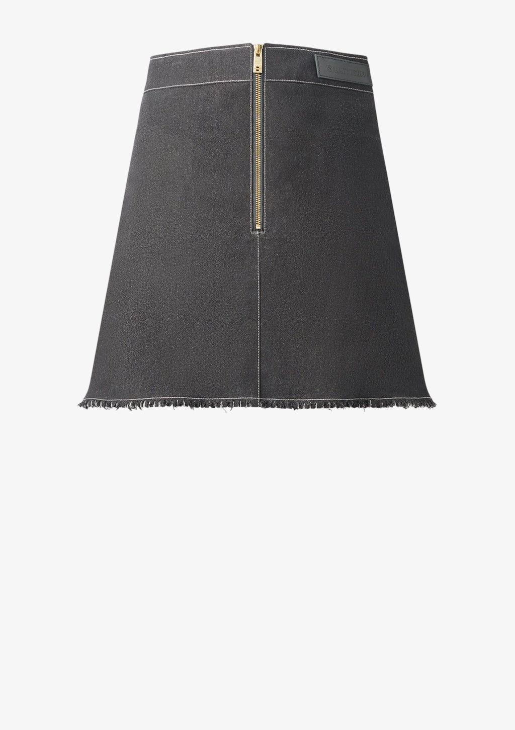 Monogram Jeans Faltenrock. Ausgestellter Jeansrock schwarz mit aufgesetzten Taschen und Falten von Designer Stefan Eckert. Erhältlich in Hamburg, London, New York, London und Paris. Flared denim skirt black with patch pockets and pleats by designer Stefan Eckert. Available in Hamburg, London, New York, London and Paris.