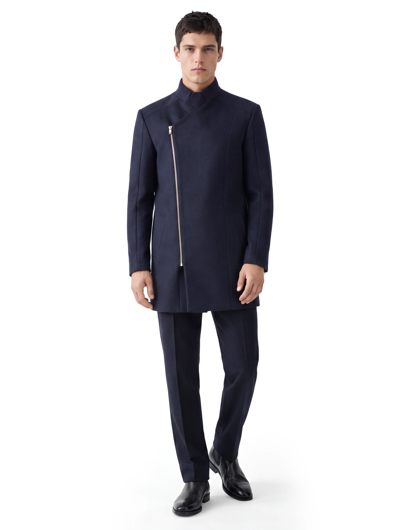 Luxus Designer Mantel für Herren in Dunkelblau aus Kaschmir mit klarer, geradliniger Silhouette, hohem Kragen und markantem asymmetrischem Reißverschluss in Gold.