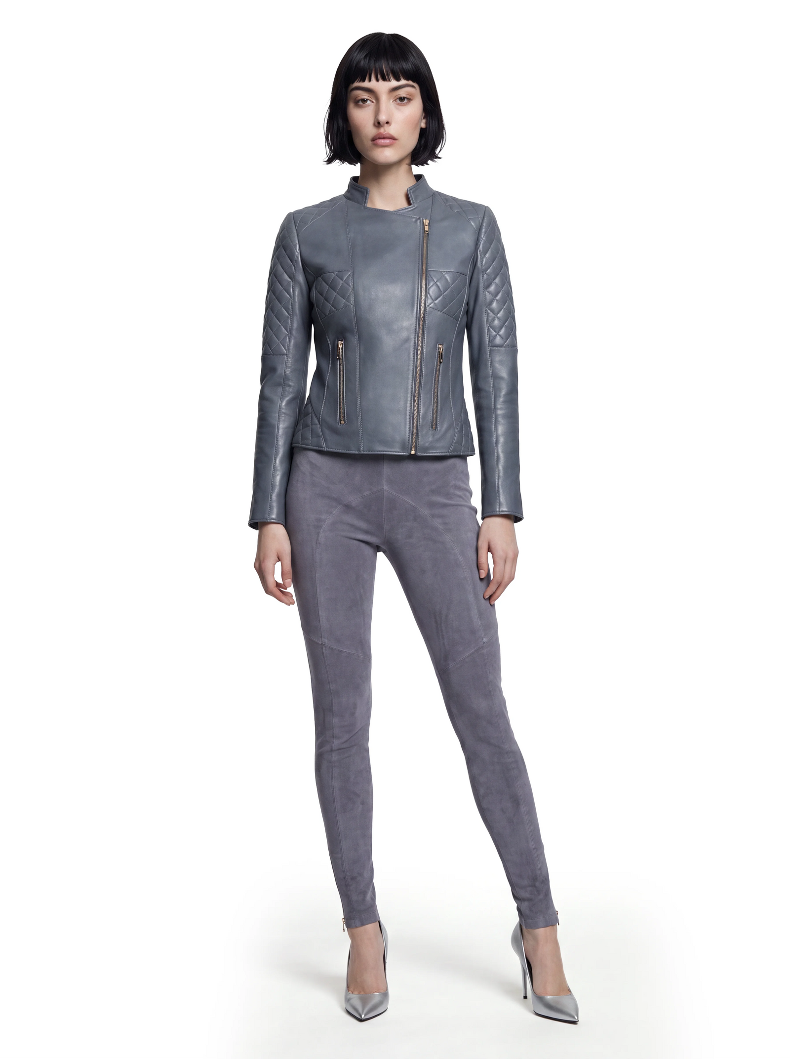 Luxus Designer Hose für Damen aus hochwertigem grauem Velours-Stretch-Lammleder mit figurbetonter Passform, minimalistischer Linienführung und dezenten Reißverschlussdetails am Beinabschluss.