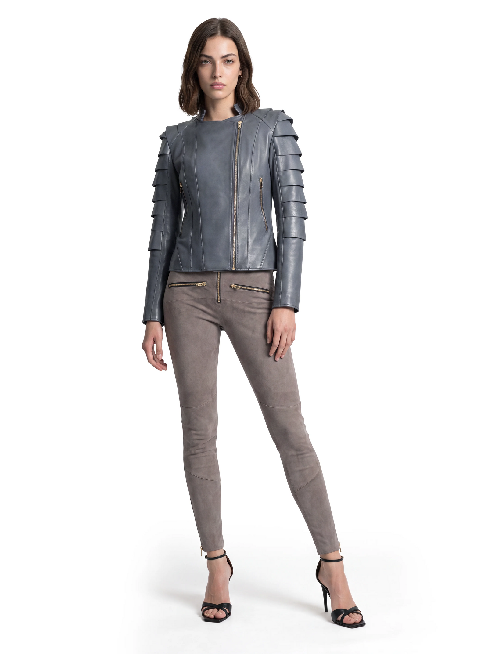 Luxus Designer Hose für Damen aus hochwertigem beigem Velours-Stretch-Lammleder mit körpernaher Passform, feiner Wildlederoptik und goldfarbenen Reißverschlussdetails an der Vorderseite.