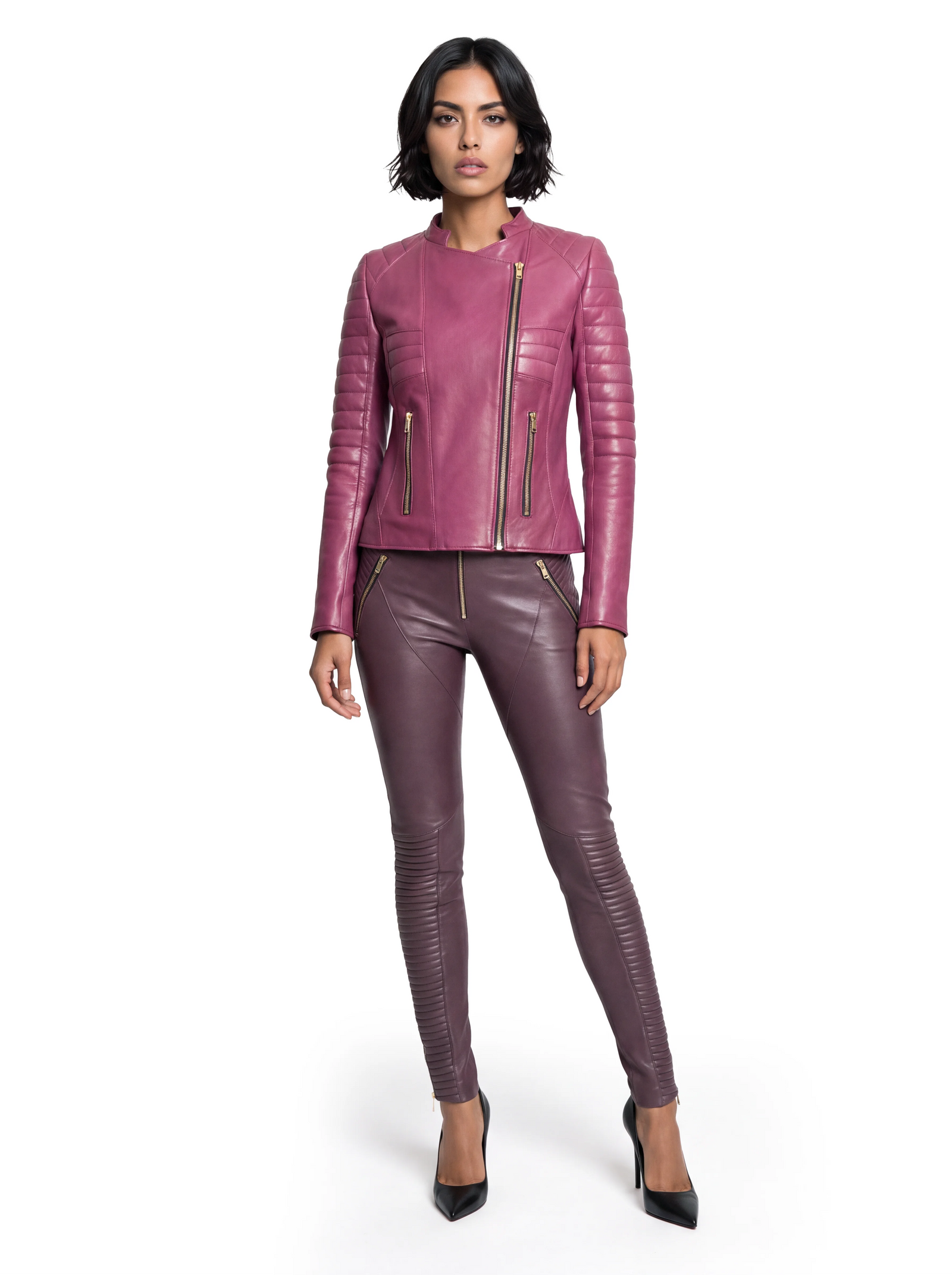 Luxus Designer Lederjacke in kräftigem Pink mit taillierter Silhouette, asymmetrischem Frontreißverschluss, goldfarbenen Details und markanten Steppungen an Ärmeln und Brustpartie.