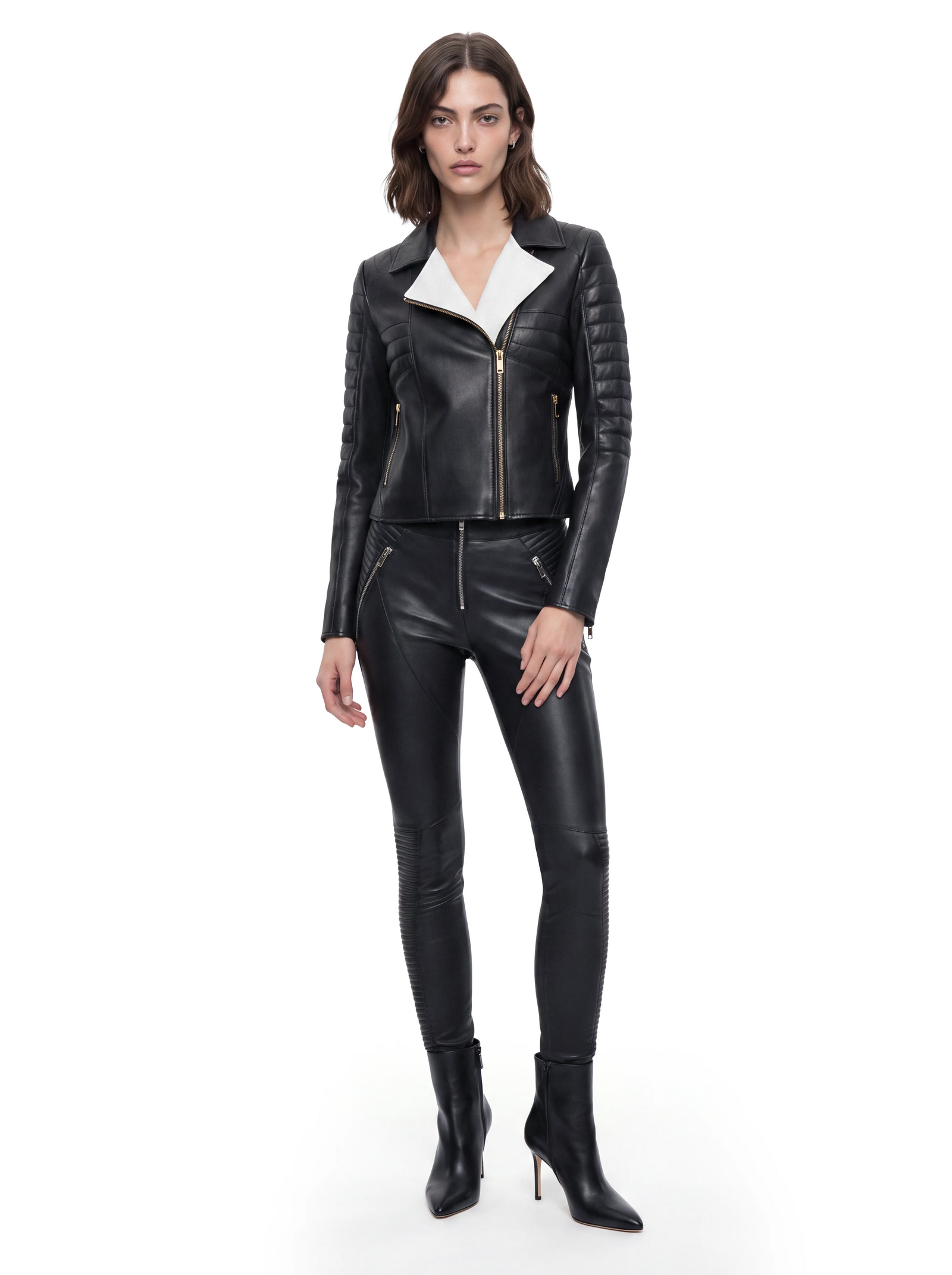 Schwarze Luxus Designer Lederjacke im Biker-Stil mit asymmetrischem Reißverschluss, markanten Steppdetails an Schultern und Ärmeln sowie einer körpernahen, modernen Silhouette.