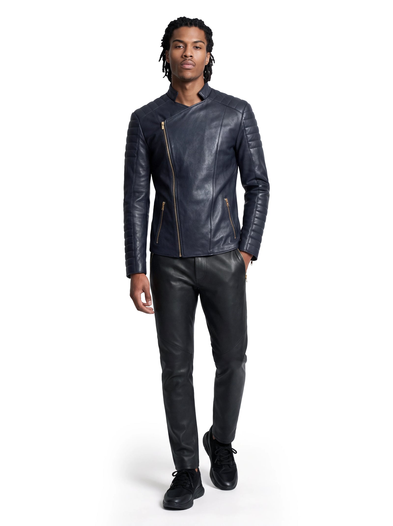 Dunkelblaue Luxus Designer Herrenjacke aus hochwertigem Lammleder mit asymmetrischem Reißverschluss, strukturierter Steppung an den Ärmeln und goldfarbenen Akzenten.