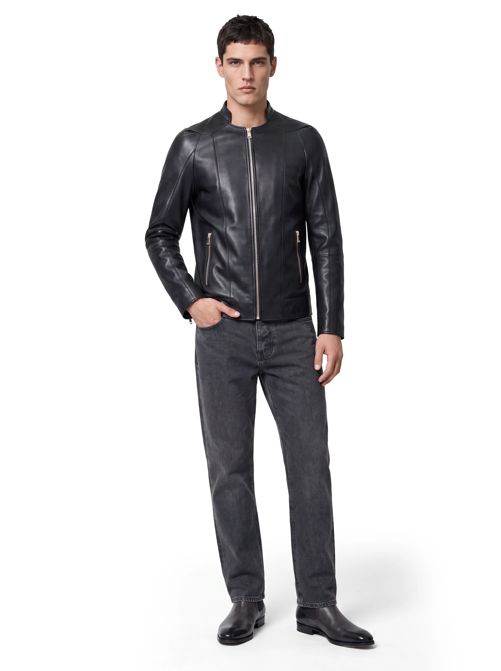 Schwarze Luxus Designer Lederjacke für Herren aus hochwertigem Lammleder mit Raglanärmeln, geradliniger Silhouette, Stehkragen und markanten Reißverschlusstaschen.