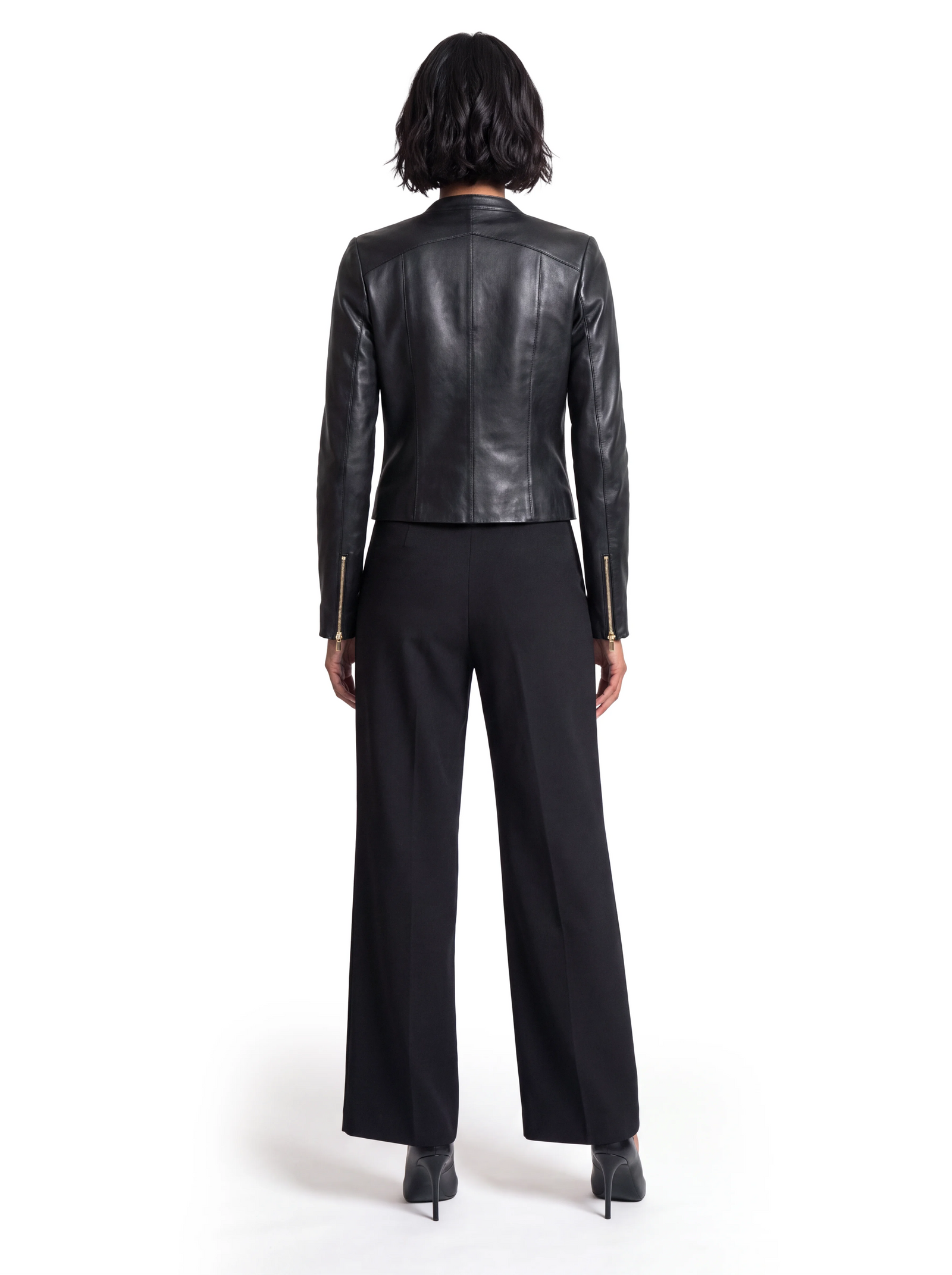 Schwarze Luxus Designer Lederjacke in der Rückansicht mit taillierter Passform, klarer Nahtführung und dezenten Reißverschlussdetails an den Ärmelabschlüssen.
