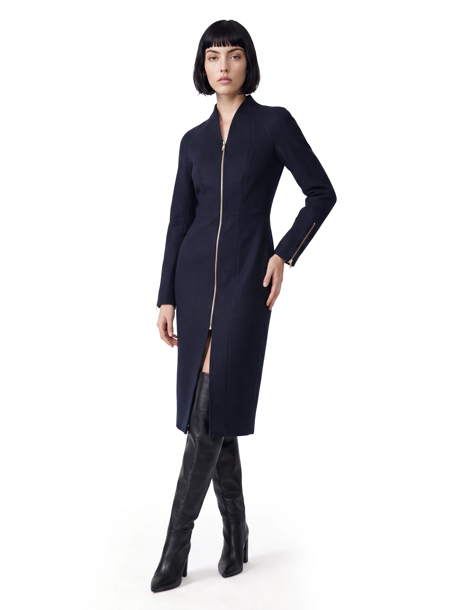 Luxus Designer Kaschmir-Mantel für Damen in Dunkelblau mit taillierter Silhouette, elegant angeschnittenem Kragen und durchgehendem goldfarbenem Reißverschluss.