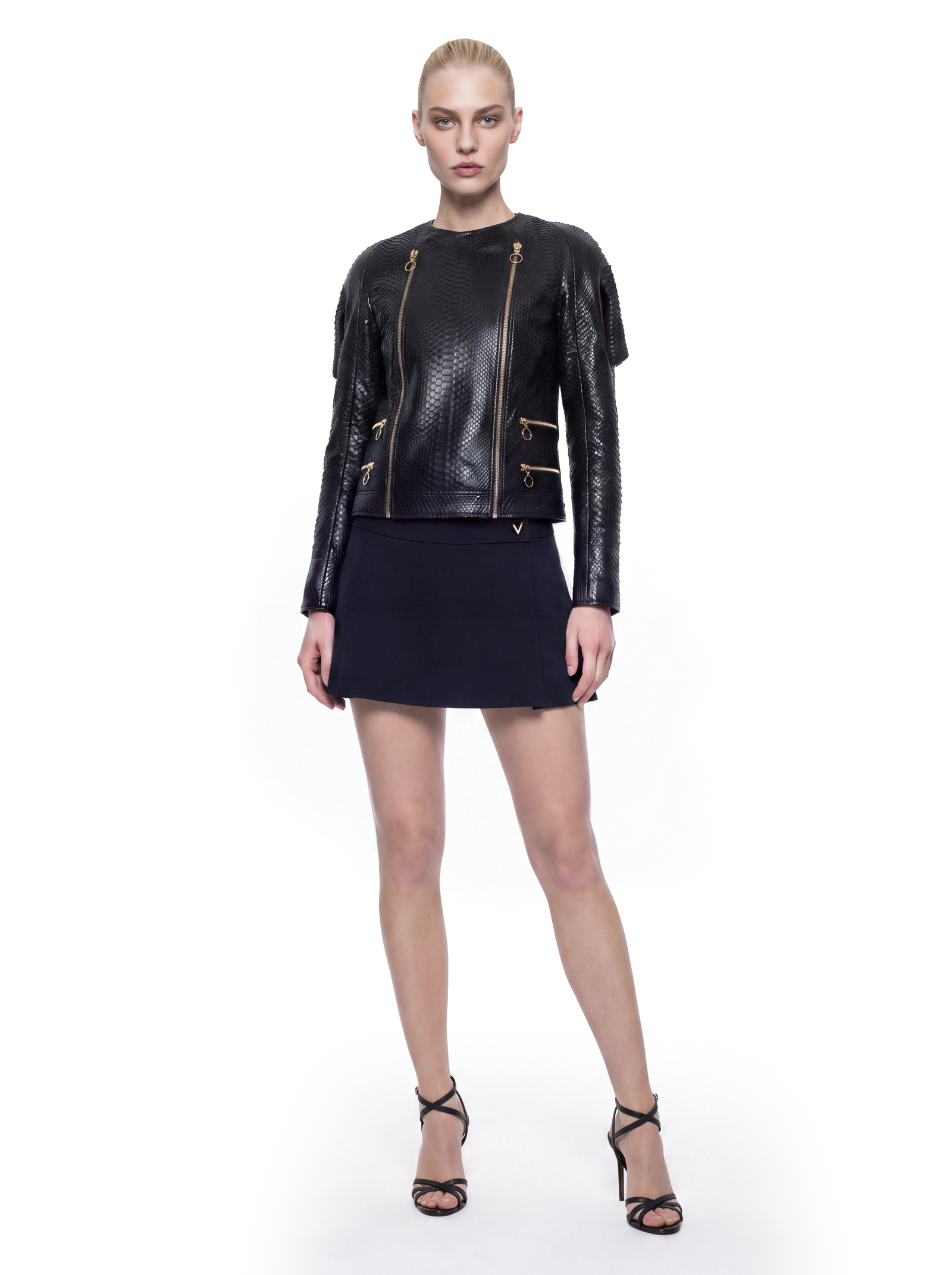 Schwarze Luxus Designer Lederjacke aus Pythonleder mit markanter Schuppenstruktur, gerader Silhouette und mehreren goldfarbenen Reißverschlussdetails, die den exklusiven Charakter des Designs unterstreichen.