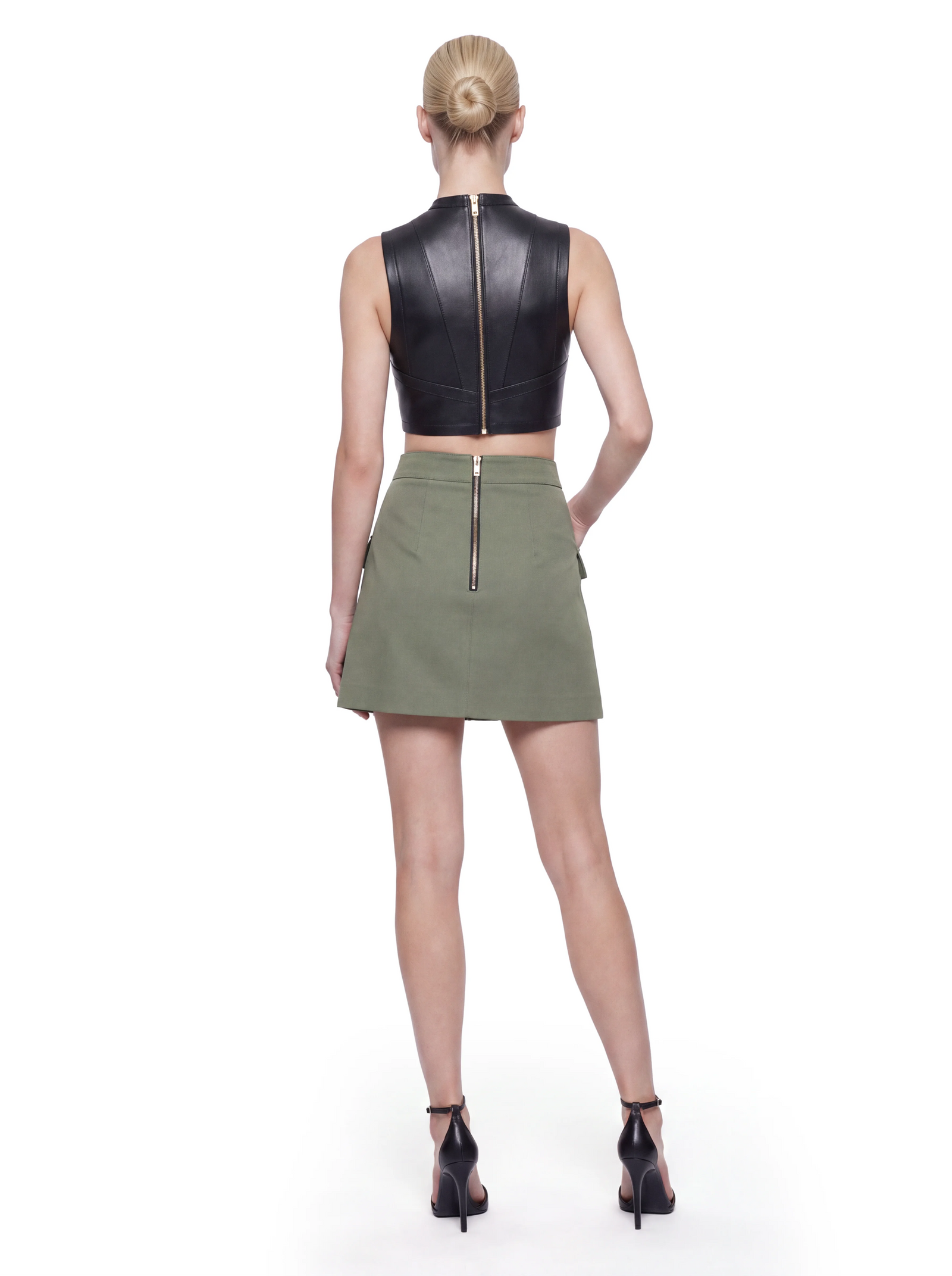 Luxus Designer Minirock in Safari look für Damen in Khaki mit kurzer A-Linien-Silhouette und elegantem goldfarbenem Reißverschluss.