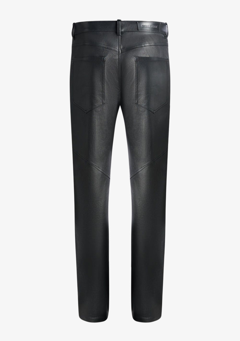 Rückansicht der schwarzen Herrenlederhose von Stefan Eckert aus Stretch-Lammleder mit aufgesetzten Gesäßtaschen und geometrischen Teilungsnähten.