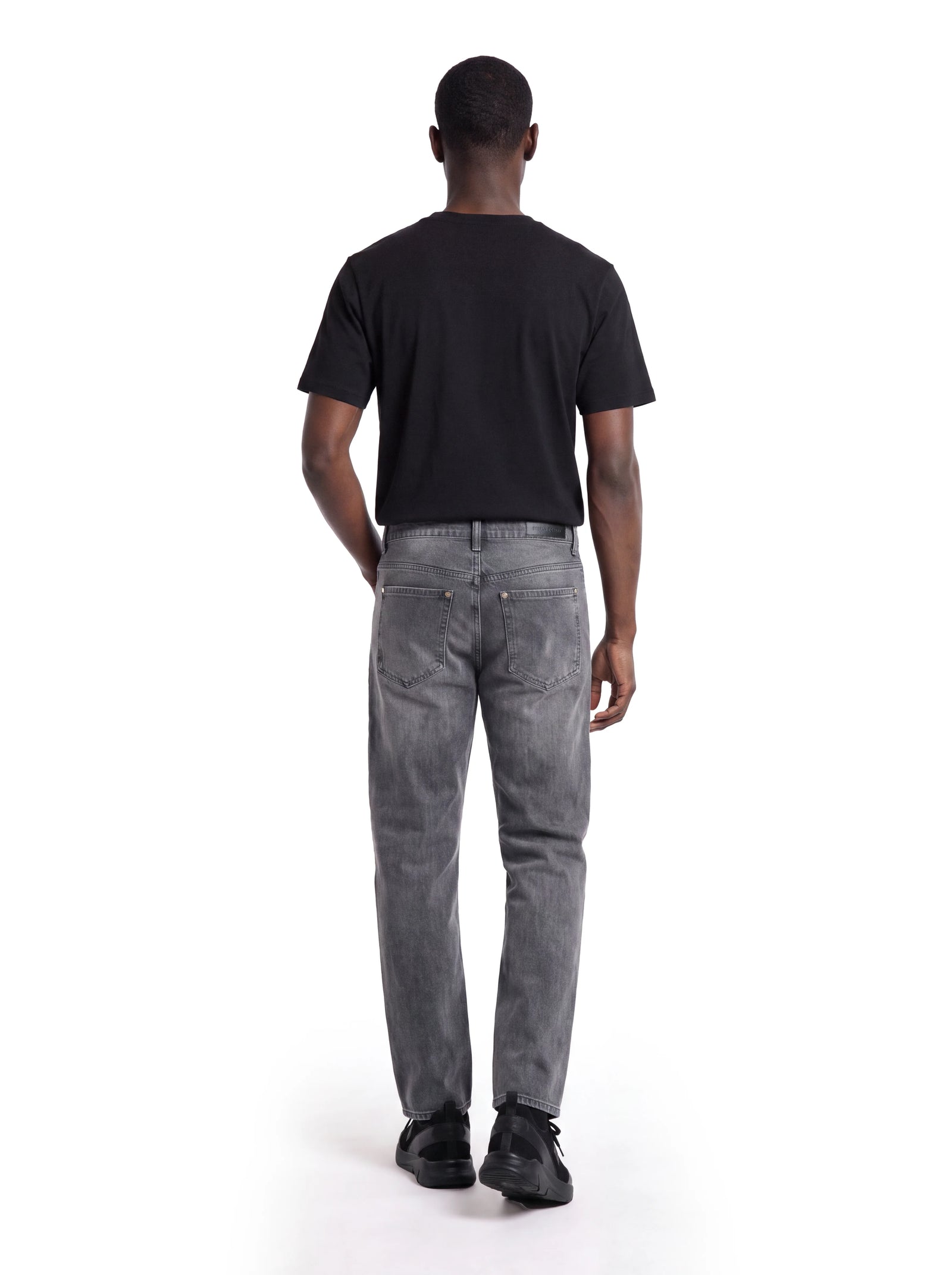Luxus Designer T-Shirt ‚Dream‘ aus 100 % Bio-Baumwolle mit kunstvoll gesticktem Brustmotiv, charakteristischem Double-E-Logo und entspannter Passform. Rückansicht

