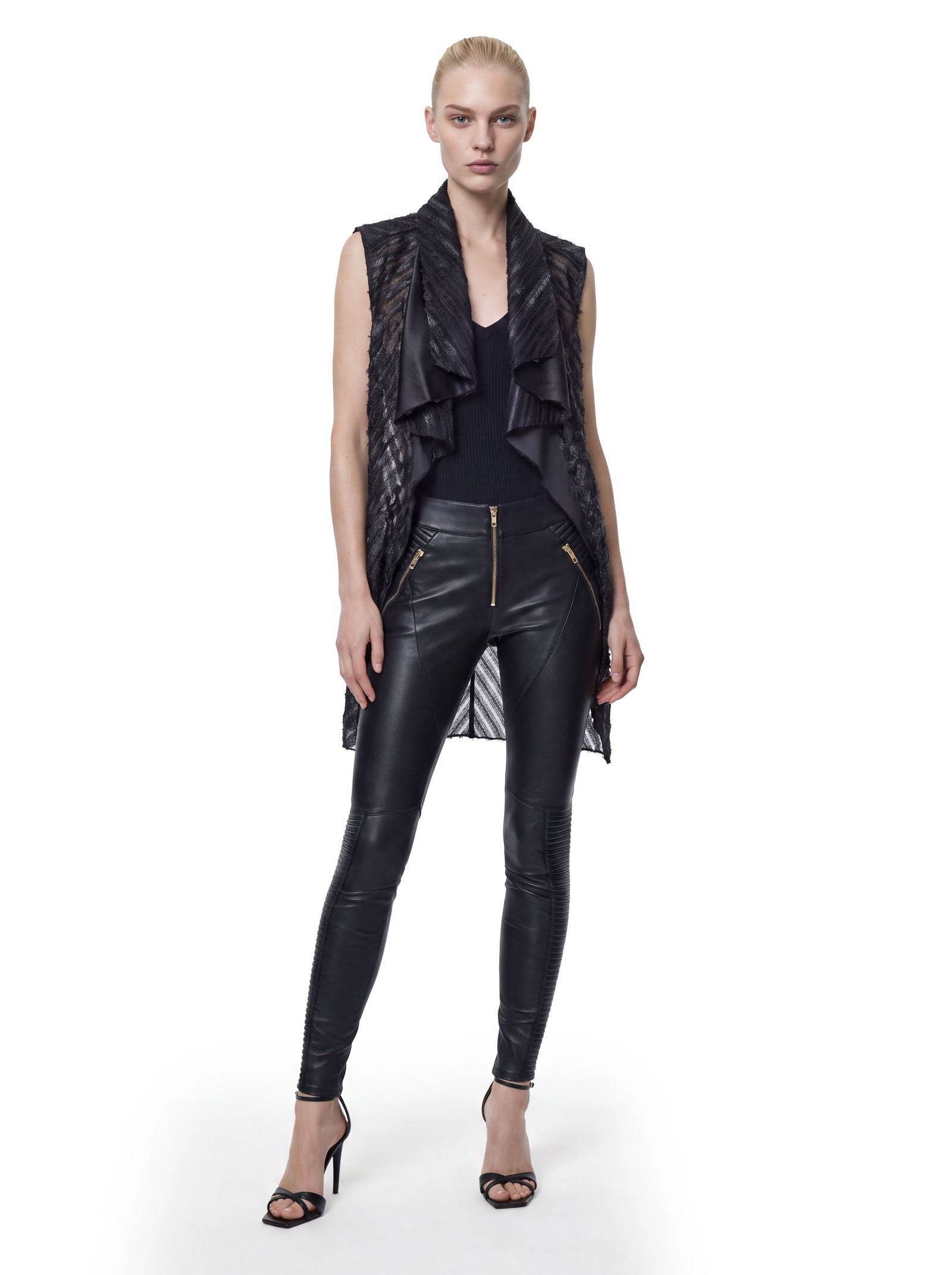 Luxus Designer Volant-Weste für Damen aus Viskose und Seide in Schwarz mit fließenden Volantdetails, transparenter Struktur und offenem, lang geschnittenem Design.