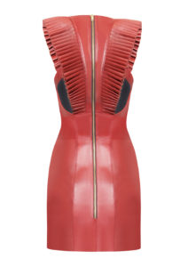 Lederkleid mit Plissee-Flügeln, handgebügelte Falten,-rückenfrei,-Farbe-rot,-von-Modedesigner-Stefan-Eckert-aus-Hamburg-2