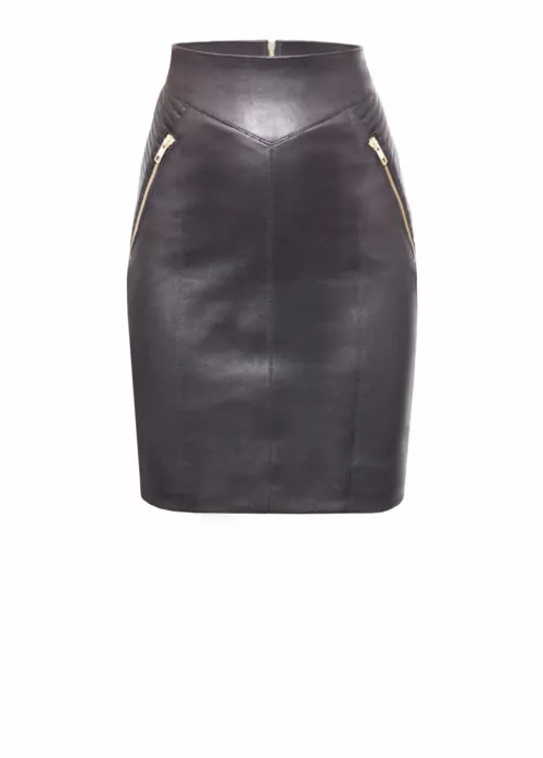 Exklusiver Lederrock von Designer Stefan Eckert. Aus schwarzem Lammleder. Im Bikerlook mit Steppungen und goldenen Reißverschlüssen.