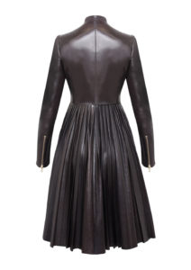 Ledermantel Damen mit Plisseefalten, aus edlem Lammleder, Von Designer Stefan Eckert aus Hamburg