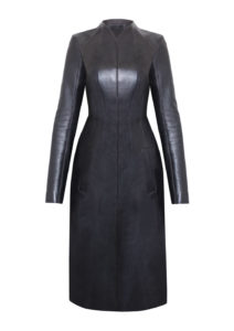 Ledermantel für Damen aus exklusivem Lammleder-mit-angeschnittenem-Kragen-front-von Designer Stefan-Eckert aus Hamburg
