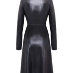 Ledermantel für Damen aus exklusivem Lammleder-mit-angeschnittenem-Kragen-front-von Designer Stefan-Eckert aus Hamburg