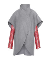 Exklusiver Poncho Double Kaschmir mit Pythonärmeln aus luxuriösem Kaschmir von Designer Stefan Eckert. Erhältlich online und im Store in Hamburg, in Farbe grau mit roten Ärmeln