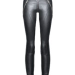 Designer Lederhosen von Stefan Eckert, hergestellt aus exklusivem Lamm-Stretchleder, Farbe schwarz, mit Biker-Steppungen.