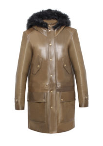 Parka für Herren aus Lammleder in Farbe Olive/Military. Gearbeitet aus exklusive französischem Lammleder. Die Kapuze ist eingefasst mit luxuriösem Lammfell. Ein Modell von Designer Stefan Eckert aus Hamburg