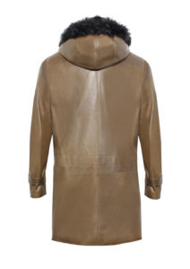Parka für Herren aus Lammleder in Farbe Olive/Military. Gearbeitet aus exklusive französischem Lammleder. Die Kapuze ist eingefasst mit luxuriösem Lammfell. Ein Modell von Designer Stefan Eckert aus Hamburg