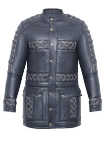 Lederjacke mit Ösen und Schürfungen im Gladiator Stil. Gearbeitet aus hochwertigem Hirschleder. Geeignet als warme Herbst und Winterjacke. Ein Modell von Designer Stefan Eckert aus Hamburg