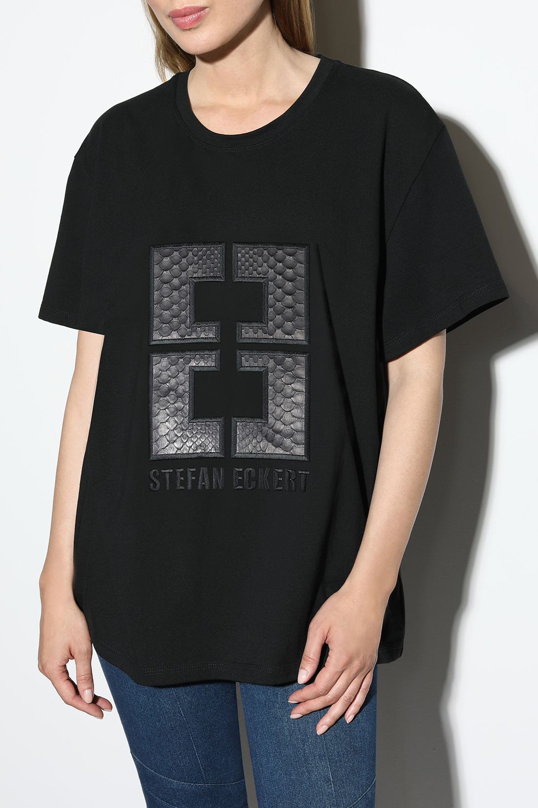 T-shirt-with-logo-embroidery-in-black-python-leather,-sustainably-made-from-organic-cotton,-by-designer-Stefan-Eckert