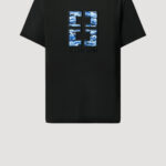 Designer T-Shirt by Stefan Eckert, made of high quality organic cotton, with camouflage logo embroidery. For men and women. Available in two sizes.