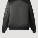 Luxus Bomberjacke für Herren von Designer Stefan Eckert in schwarz. Erhältlich in Hamburg, London, New York, London und Paris. Luxury bomber jacket for men by designer Stefan Eckert in black. Available in Hamburg, London, New York, London and Paris.