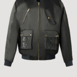 Luxus Bomberjacke für Herren von Designer Stefan Eckert in schwarz. Erhältlich in Hamburg, London, New York, London und Paris. Luxury bomber jacket for men by designer Stefan Eckert in black. Available in Hamburg, London, New York, London and Paris.