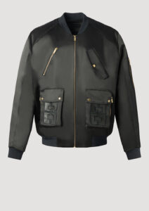 Luxus Bomberjacke für Herren von Designer Stefan Eckert in schwarz. Erhältlich in Hamburg, London, New York, London und Paris. Luxury bomber jacket for men by designer Stefan Eckert in black. Available in Hamburg, London, New York, London and Paris.