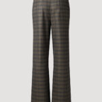 Anzughose kariert aus feiner Wolle in schwarz und braun für Damen von Designer Stefan Eckert. Erhältlich in Hamburg, London, New York, London und Paris. Suit pants checked made of fine wool in black and brown for women by designer Stefan Eckert. Available in Hamburg, London, New York, London and Paris.