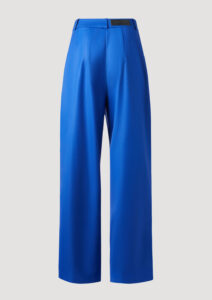 Anzughose blau aus feiner Wolle für Damen von Designer Stefan Eckert. Erhältlich in Hamburg, London, New York, London und Paris. Suit pants blue fine wool for women by designer Stefan Eckert. Available in Hamburg, London, New York, London and Paris.