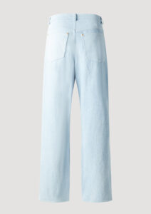 Jeanshose Herren hellblau von Designer Stefan Eckert. Erhältlich in Hamburg, New York, London, Paris und Mailand. Jeans pants men light blue by designer Stefan Eckert. Available in Hamburg, New York, London, Paris and Milan.