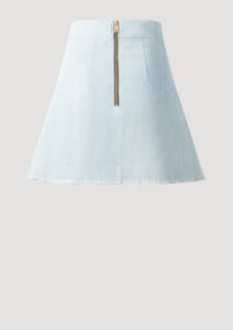 Jeansrock hellblau mit aufgesetzten Taschen und Gürtel von Designer Stefan Eckert. Erhältlich in Hamburg, London, New York, London und Paris. Denim skirt light blue with patch pockets and belt by designer Stefan Eckert. Available in Hamburg, London, New York, London and Paris.