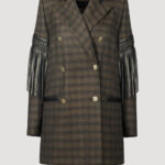 Bonnie Blazer mit Leder-Fransen, Doppelreihiger Blazer für Damen aus karierter feiner Wolle mit geflochtenem Lederkragen und Lederfransen von Designer Stefan Eckert. Erhältlich in Hamburg, London, New York, London und Paris. Double-breasted blazer for women in checked fine wool with braided leather collar and leather fringe by designer Stefan Eckert. Available in Hamburg, London, New York, London and Paris.