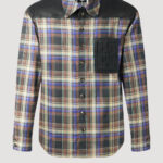 Designer Karohemd mit Ledertasche aus Baumwolle von Designer Stefan Eckert. Erhältlich in Hamburg, London, New York, London und Paris. Men´s shirt with leather yoke in plaid cotton by designer Stefan Eckert. Available in Hamburg, London, New York, London and Paris.