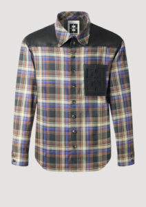 Designer Karohemd mit Ledertasche aus Baumwolle von Designer Stefan Eckert. Erhältlich in Hamburg, London, New York, London und Paris. Men´s shirt with leather yoke in plaid cotton by designer Stefan Eckert. Available in Hamburg, London, New York, London and Paris.