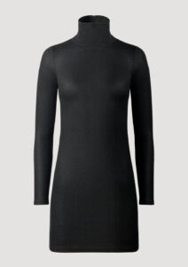 Kleid aus Merinowolle von Designer Stefan Eckert. Erhältlich in Hamburg, New York, London, Paris und Mailand. Dress in merino wool by designer Stefan Eckert. Available in Hamburg, New York, London, Paris and Milan.