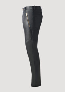 Luxus Lederhose Herren aus Stretch-Lammleder von Designer Stefan Eckert. Erhältlich in Hamburg, Paris, New York und London. Leather pants men from stretch lamb leather by designer Stefan Eckert. Available in Hamburg, Paris, New York and London.