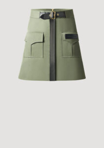 Safari Minirock mit Lederapplikationen in khaki von Designer Stefan Eckert. Erhältlich in Hamburg, London, New York, London und Paris. Skirt with leather applications in khaki by designer Stefan Eckert. Available in Hamburg, London, New York, London and Paris.
