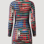 Painting Dress mit Netzstreifen von Designer Stefan Eckert. Erhältlich in Hamburg, London, New York, London und Paris. Painting Dress with mesh stripes by designer Stefan Eckert. Available in Hamburg, London, New York, London and Paris.