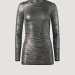 Plissee Top silber von Designer Stefan Eckert . Erhältlich in Hamburg, London, New York, London und Paris. Pleated longsleeve silver by designer Stefan Eckert . Available in Hamburg, London, New York, London and Paris.