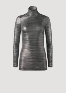 Plissee Top silber von Designer Stefan Eckert . Erhältlich in Hamburg, London, New York, London und Paris. Pleated longsleeve silver by designer Stefan Eckert . Available in Hamburg, London, New York, London and Paris.